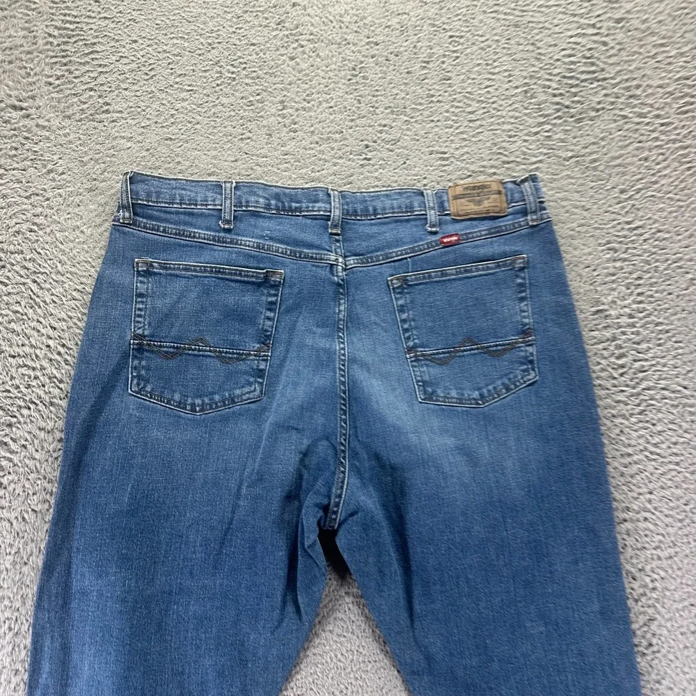 Wrangler Jeans Mens 38x32 Blue Cotton Denim Straight Leg Faded Athletic Stretch